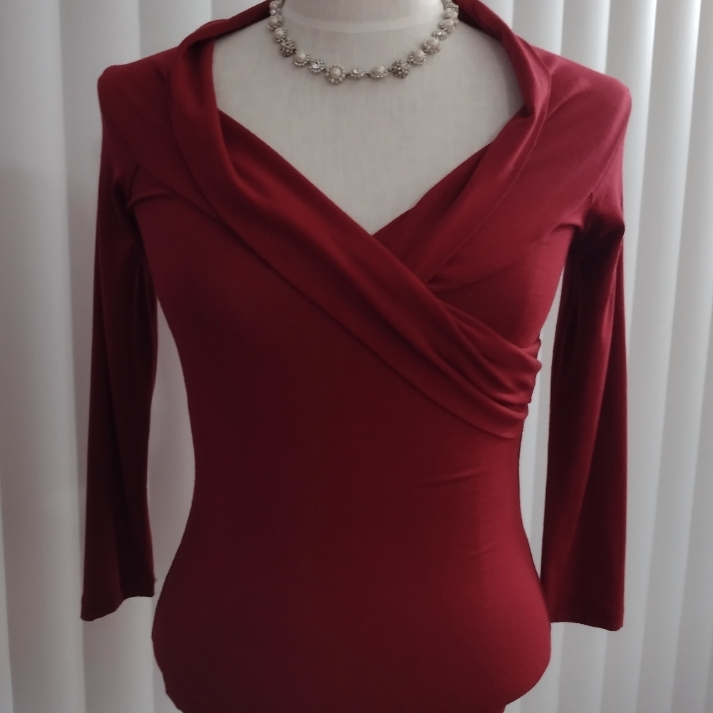 BCBG Maxazria szS maroon close-fitting rayon/spandex 3/4 sleeve top